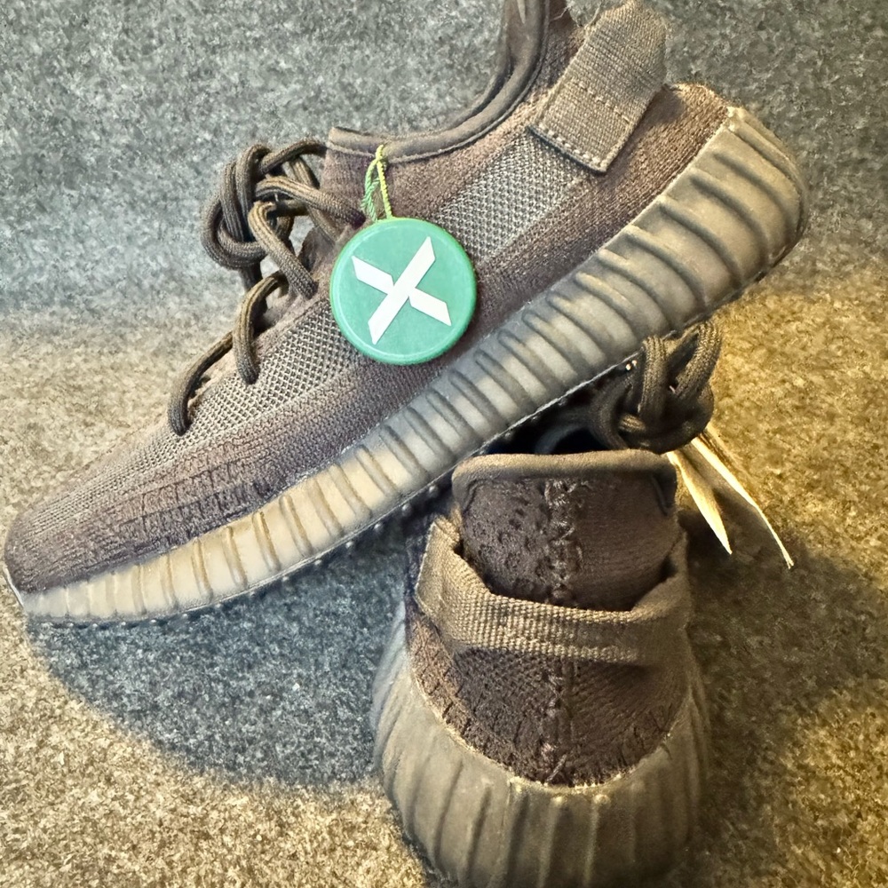 NEW adidas Yeezy Boost 350 V2 - Black Sneakers